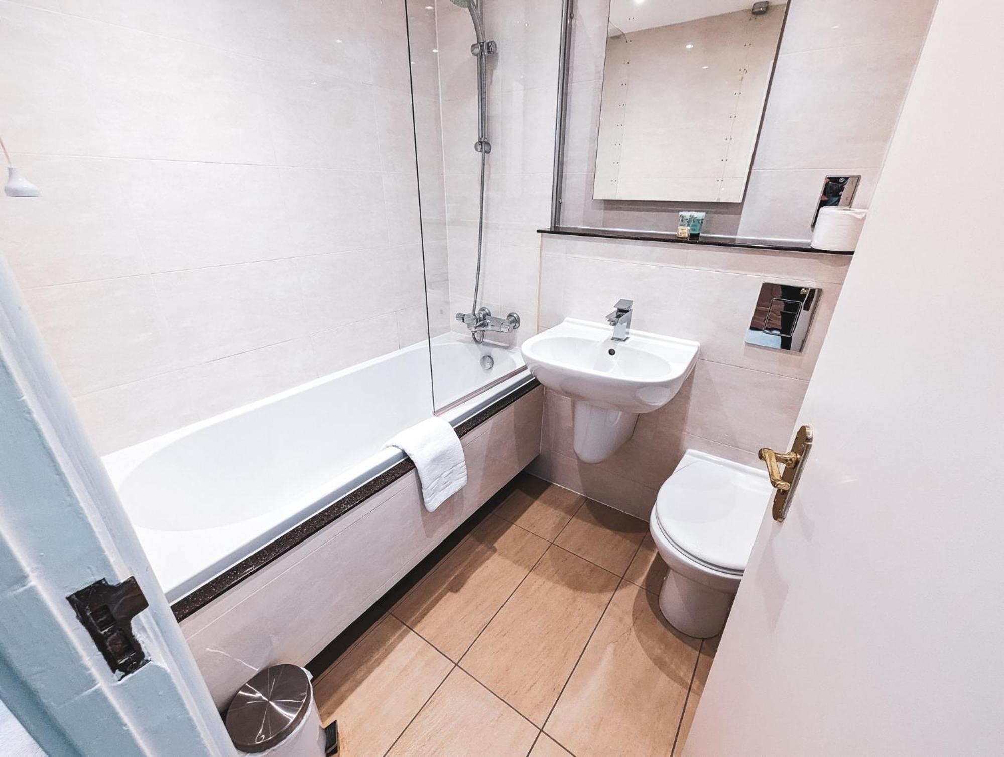 Three Salmons Hotel Usk Ngoại thất bức ảnh